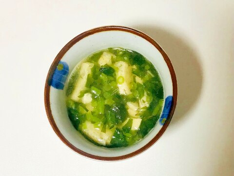 冷凍小松菜と冷凍油揚げの簡単味噌汁